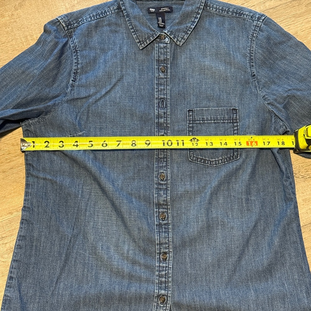 GAP Women’s Boyfriend Button Down Denim Shirt - Picture 3 of 4